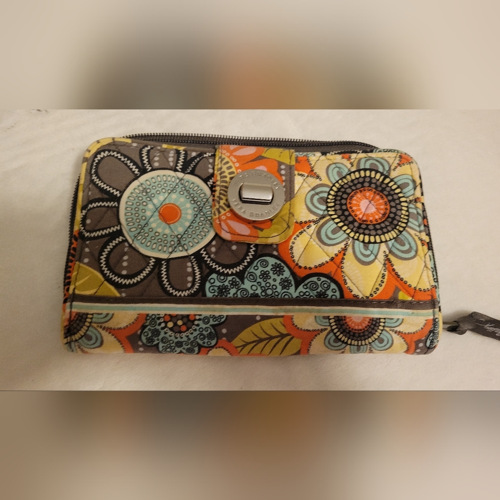 Vera Bradley Floral Multicolor Wallet Excellent Condition - Picture 2 of 7